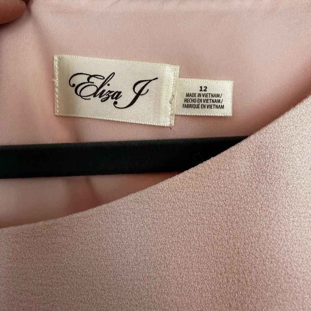 Eliza J Pink Bell Sleeve Dress- size 12 Great Condition, gently worn once - Picture 7 of 8
